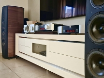 מגבר סטריאו וממיר דיגיטלי MOON - רמקולים רצפתיים OPERA