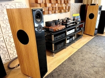 רמקולים הי אנד DeVORE FIDELITY - X , מגבר מנורות Unison Research - Sinfonia , פטיפון SME - 30/2A